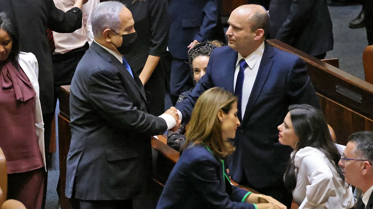 Izrael má nového premiéra, Netanjahu po dvanácti letech končí